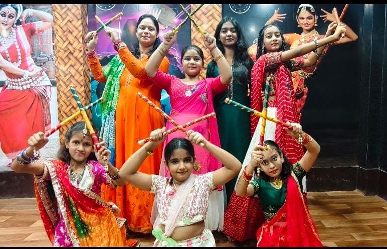 Prajhan Dance Moments