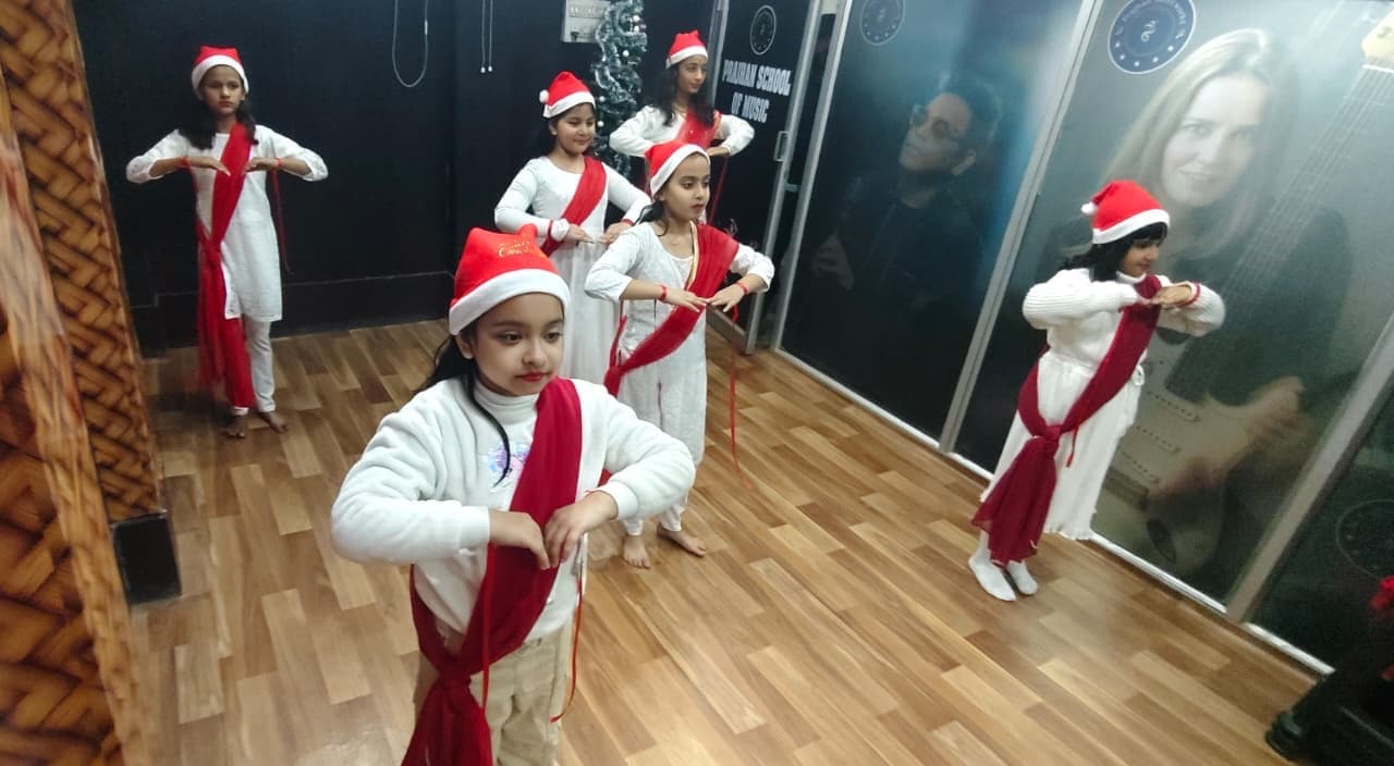 Prajhan Dance Moments